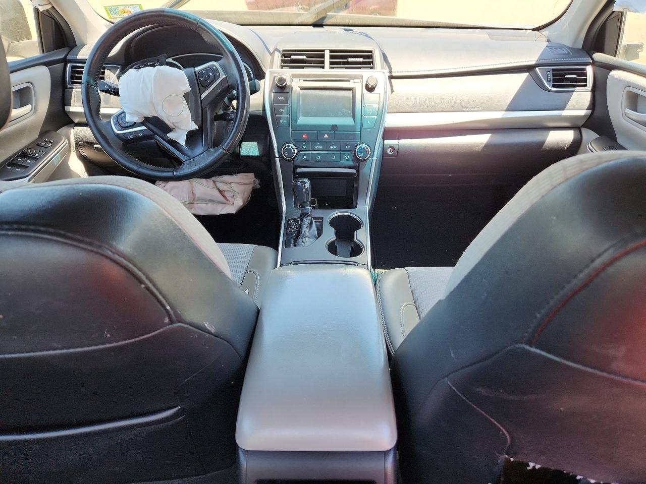 2016 TOYOTA CAMRY SE photo 15