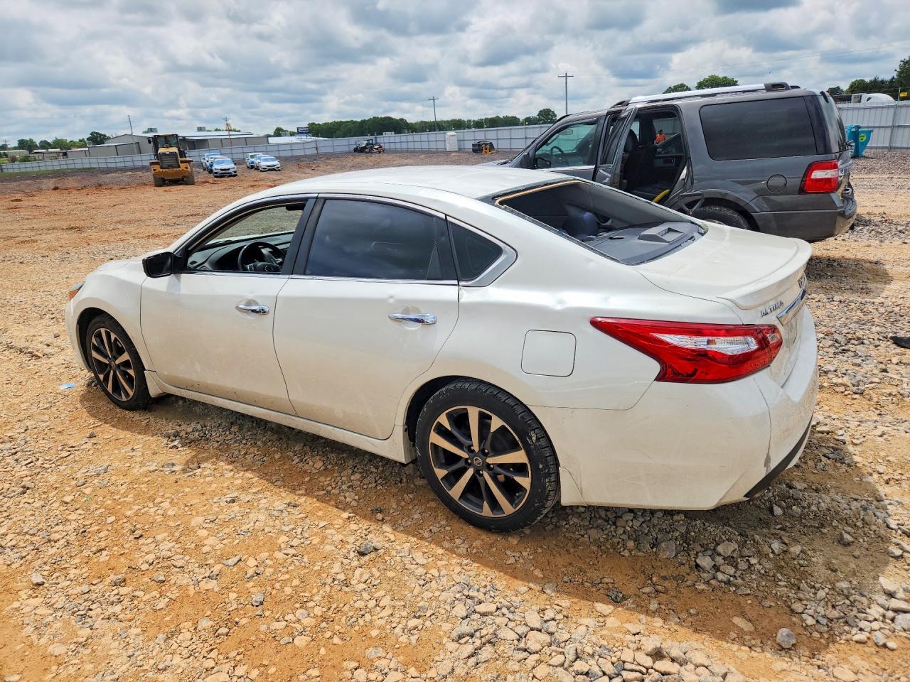 2016 NISSAN ALTIMA 2.5 SR photo 4