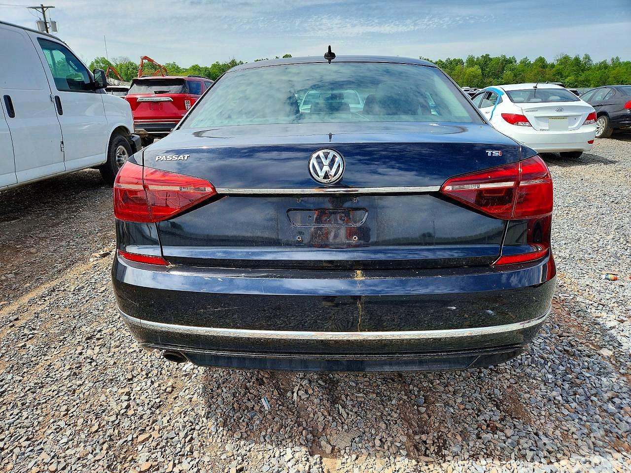 2017 VOLKSWAGEN PASSAT R-LINE photo 16