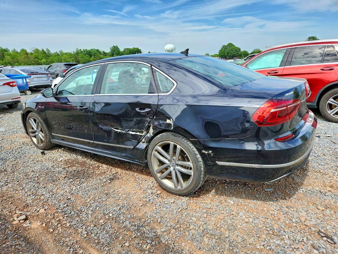 2017 VOLKSWAGEN PASSAT R-LINE photo 4