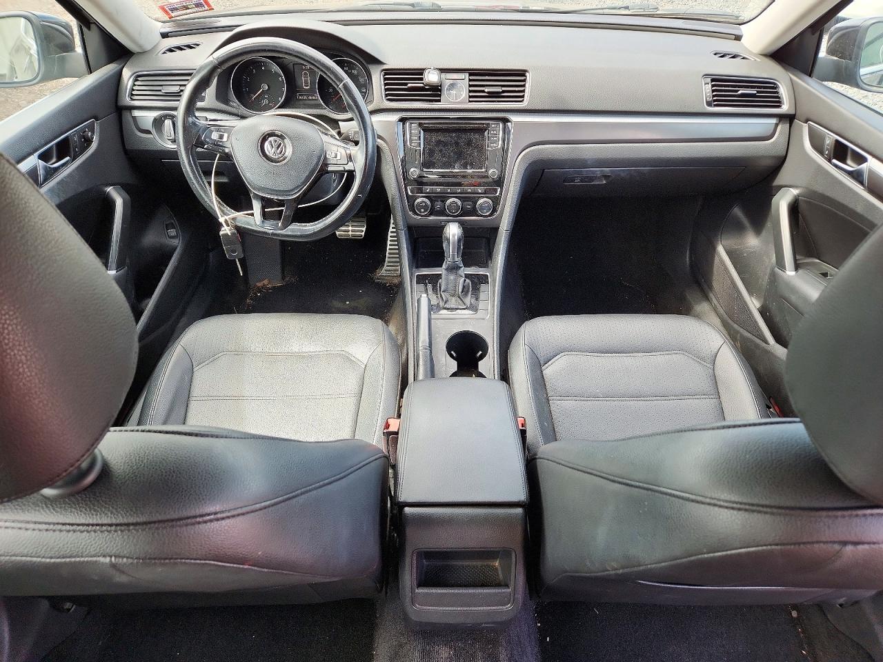2017 VOLKSWAGEN PASSAT R-LINE photo 22