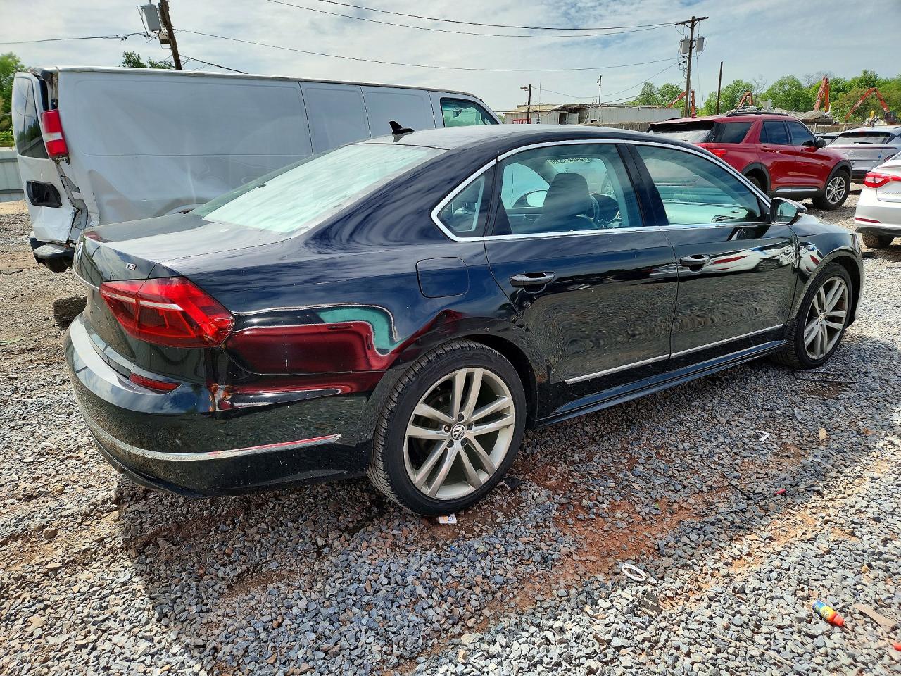 2017 VOLKSWAGEN PASSAT R-LINE photo 7