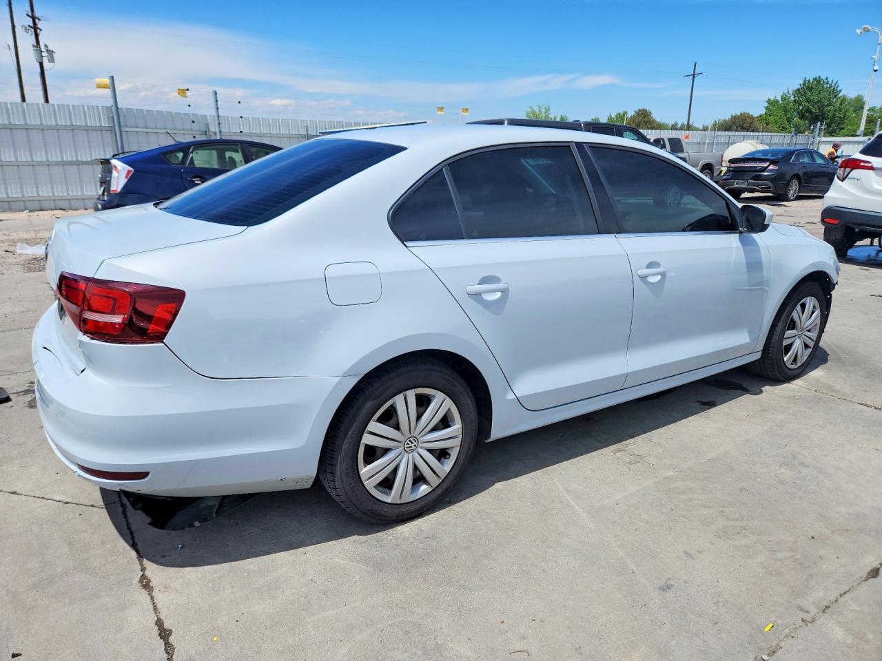 2017 VOLKSWAGEN JETTA S photo 3
