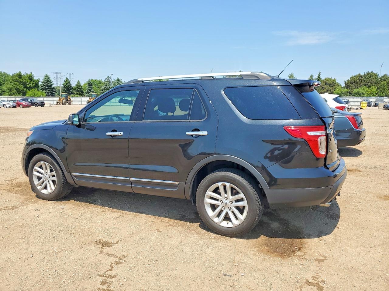 2015 FORD EXPLORER XLT photo 4