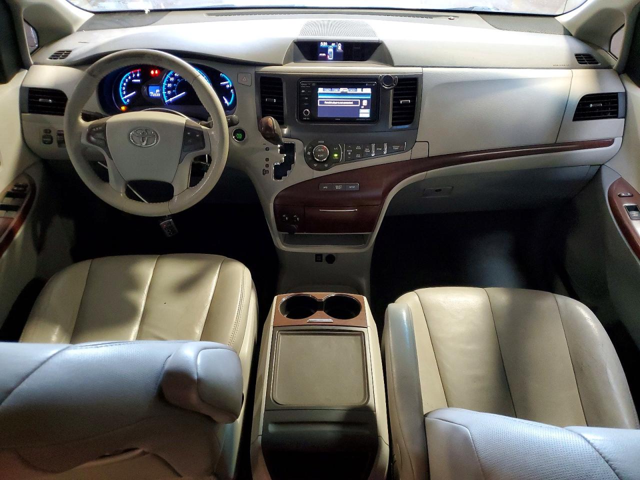 2014 TOYOTA SIENNA XLE 8-PASSENGER photo 22