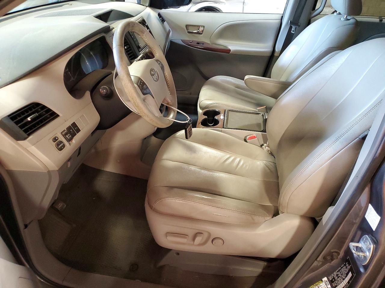 2014 TOYOTA SIENNA XLE 8-PASSENGER photo 19