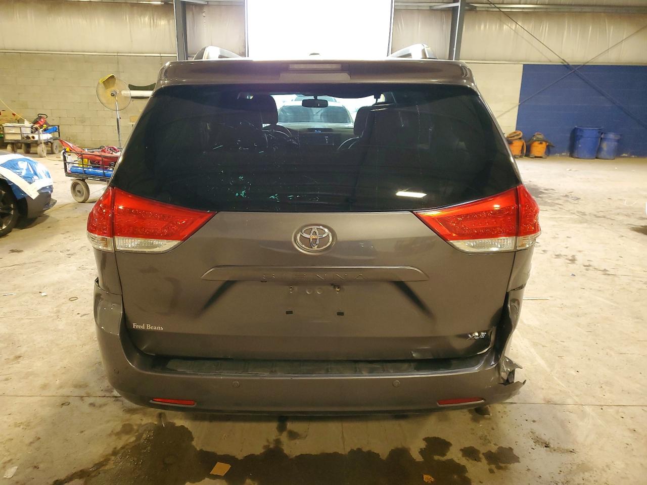 2014 TOYOTA SIENNA XLE 8-PASSENGER photo 16