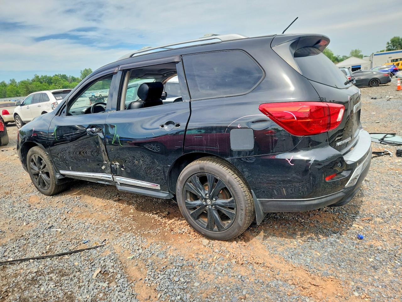 2017 NISSAN PATHFINDER PLATINUM photo 4