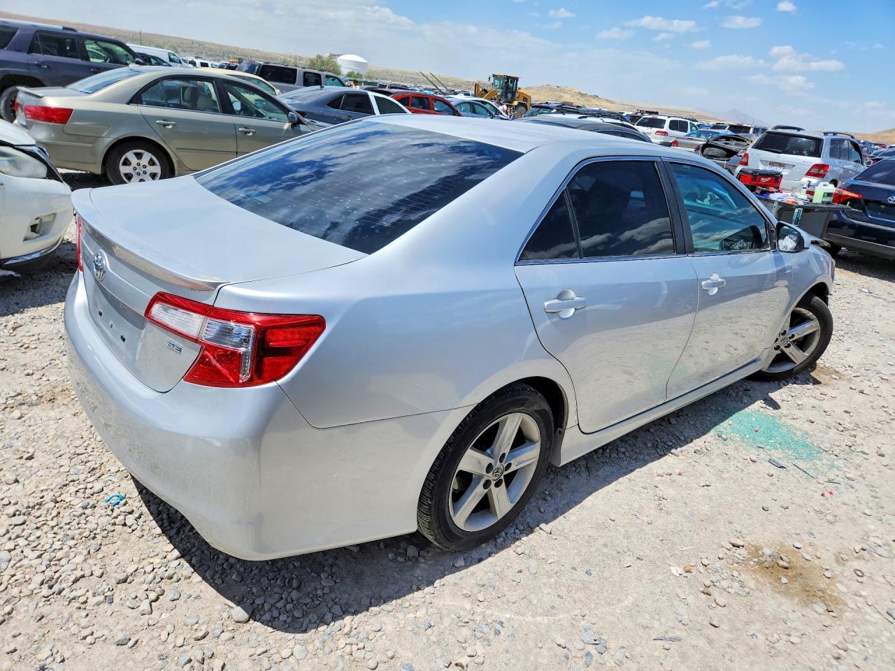 2013 TOYOTA CAMRY SE photo 7