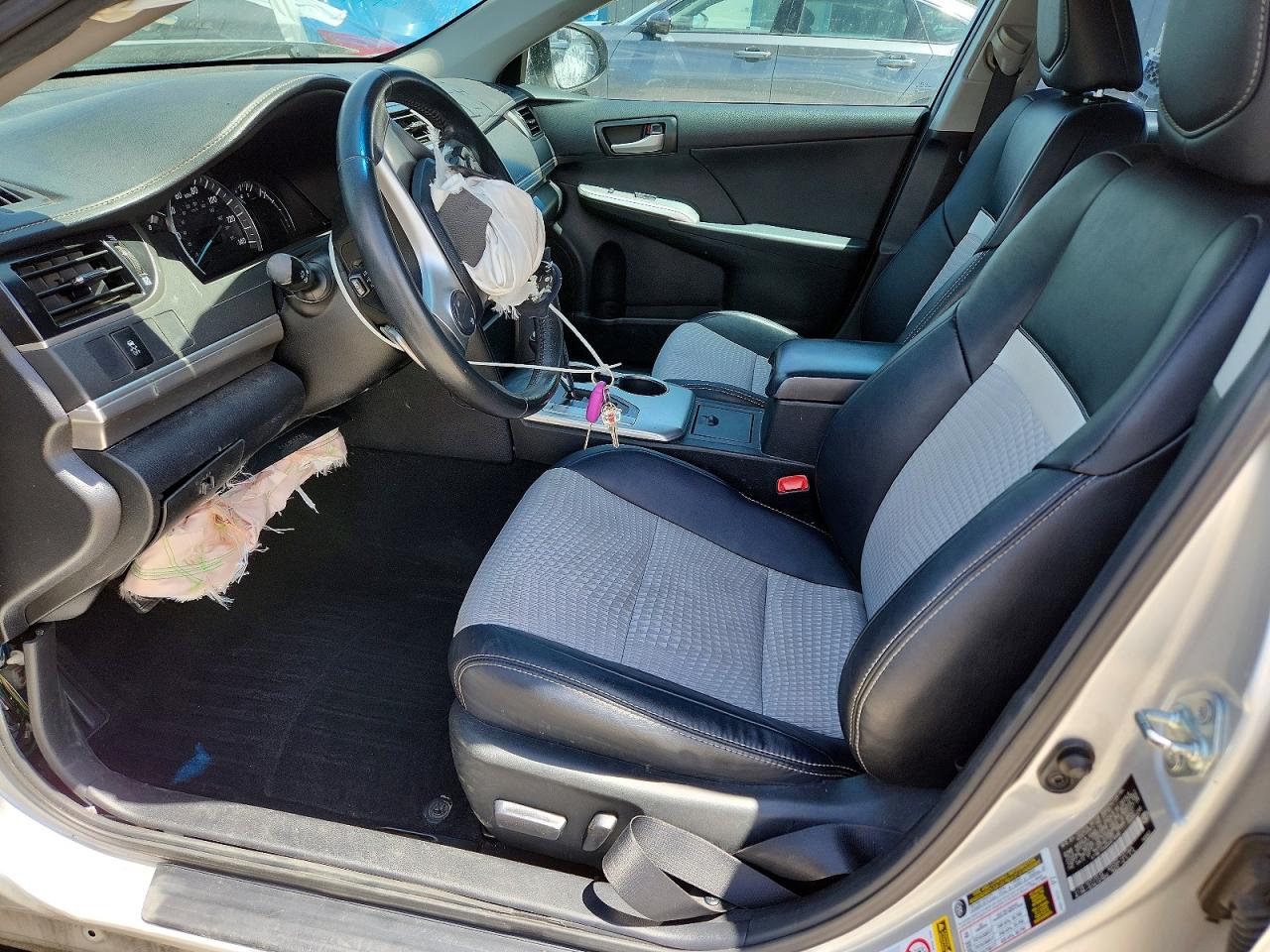 2013 TOYOTA CAMRY SE photo 19
