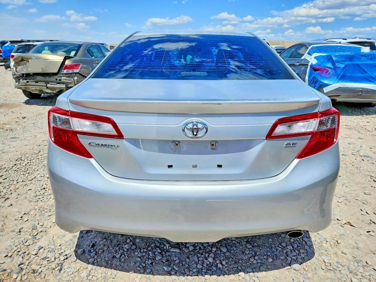 2013 TOYOTA CAMRY SE photo 16