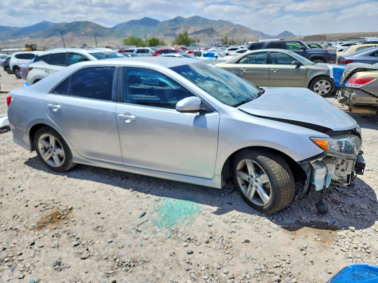2013 TOYOTA CAMRY SE photo 10