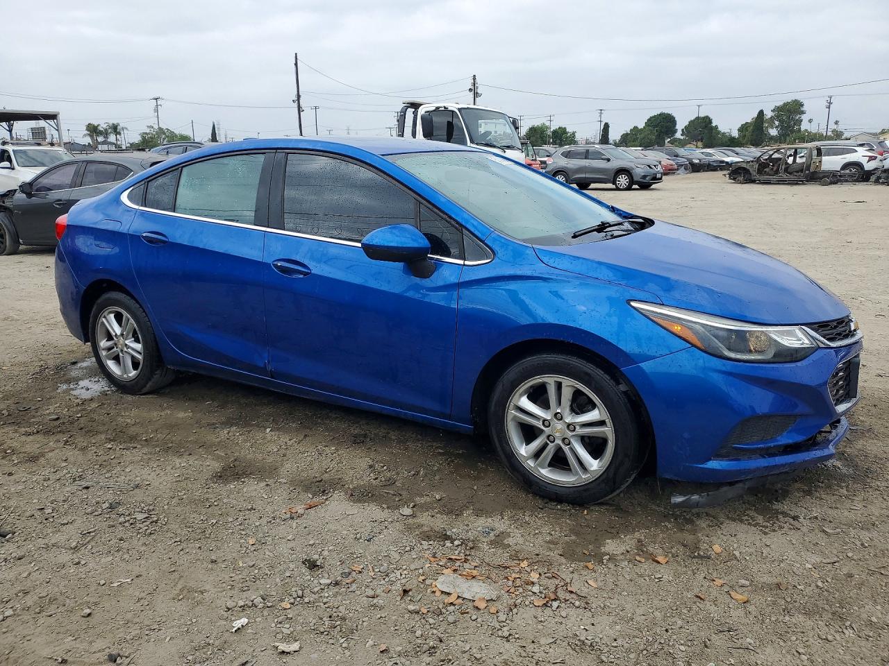 2017 CHEVROLET CRUZE LT photo 4