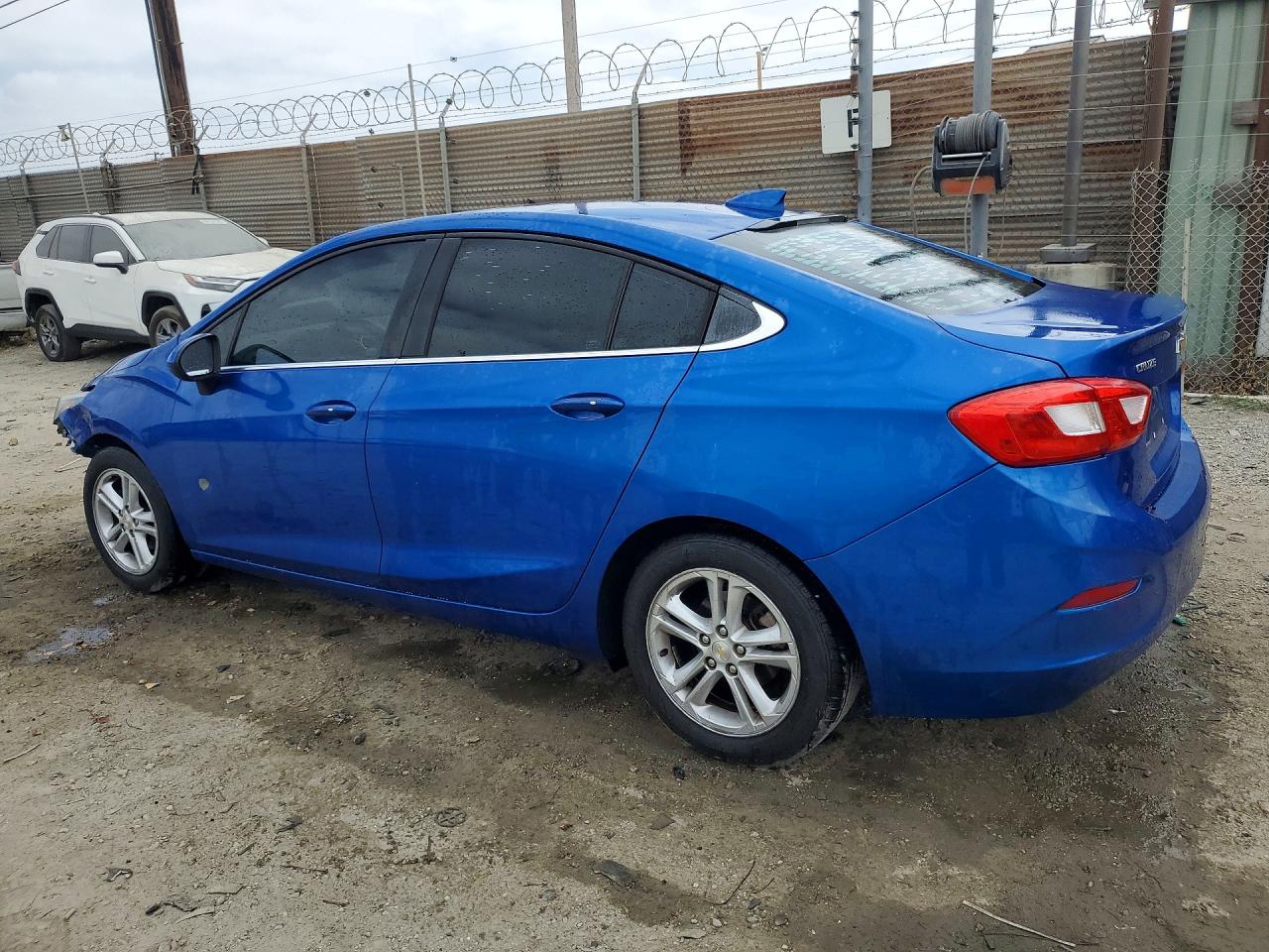 2017 CHEVROLET CRUZE LT photo 2