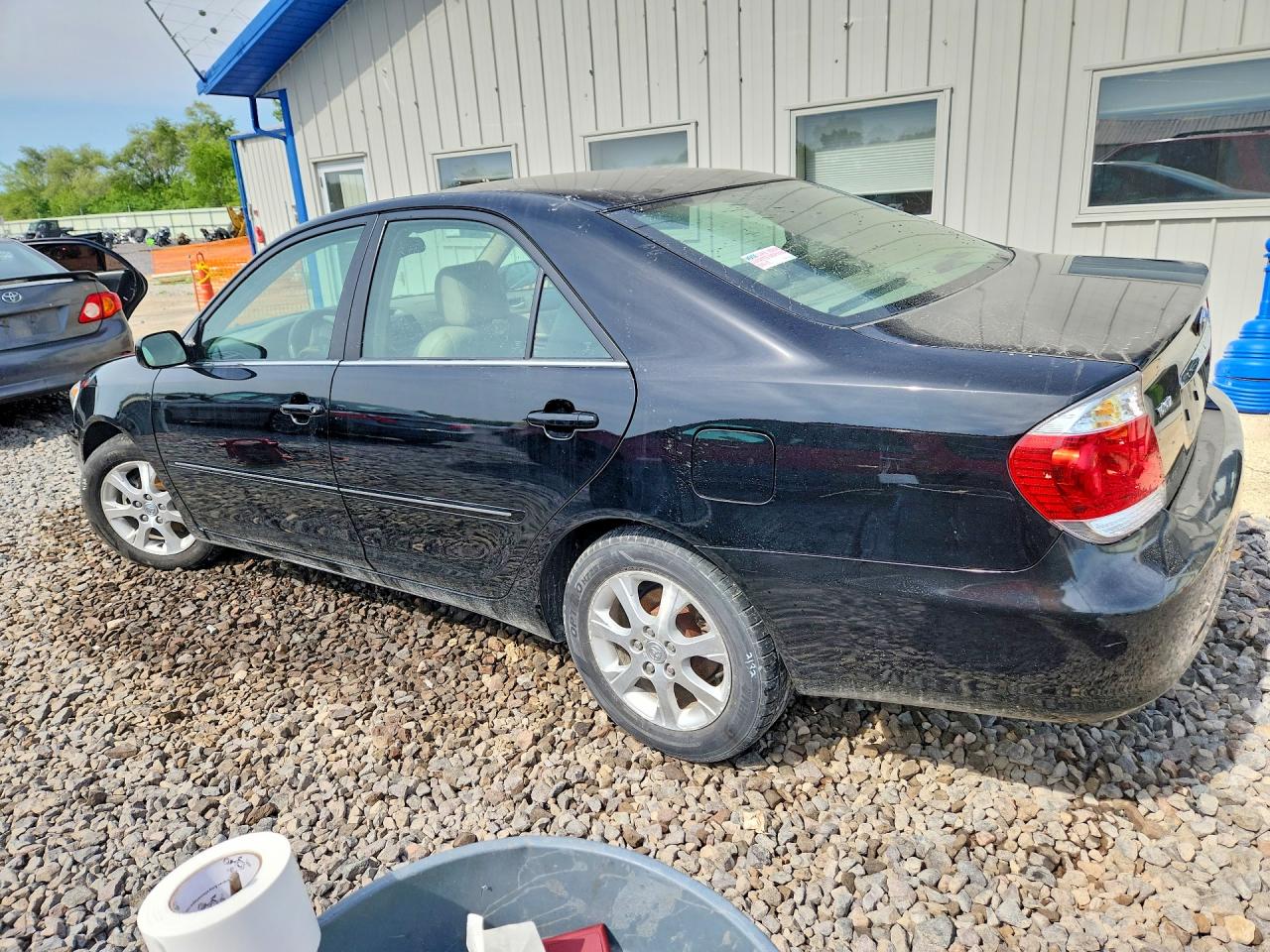 2005 TOYOTA CAMRY XLE photo 2