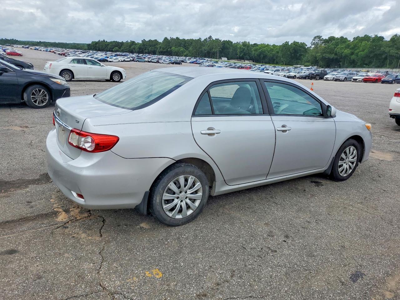 2012 TOYOTA COROLLA LE photo 3