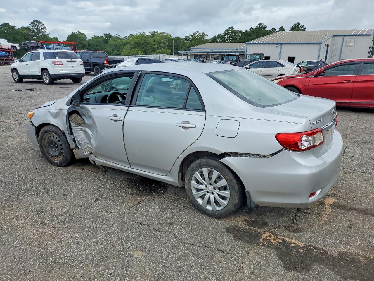 2012 TOYOTA COROLLA LE photo 2