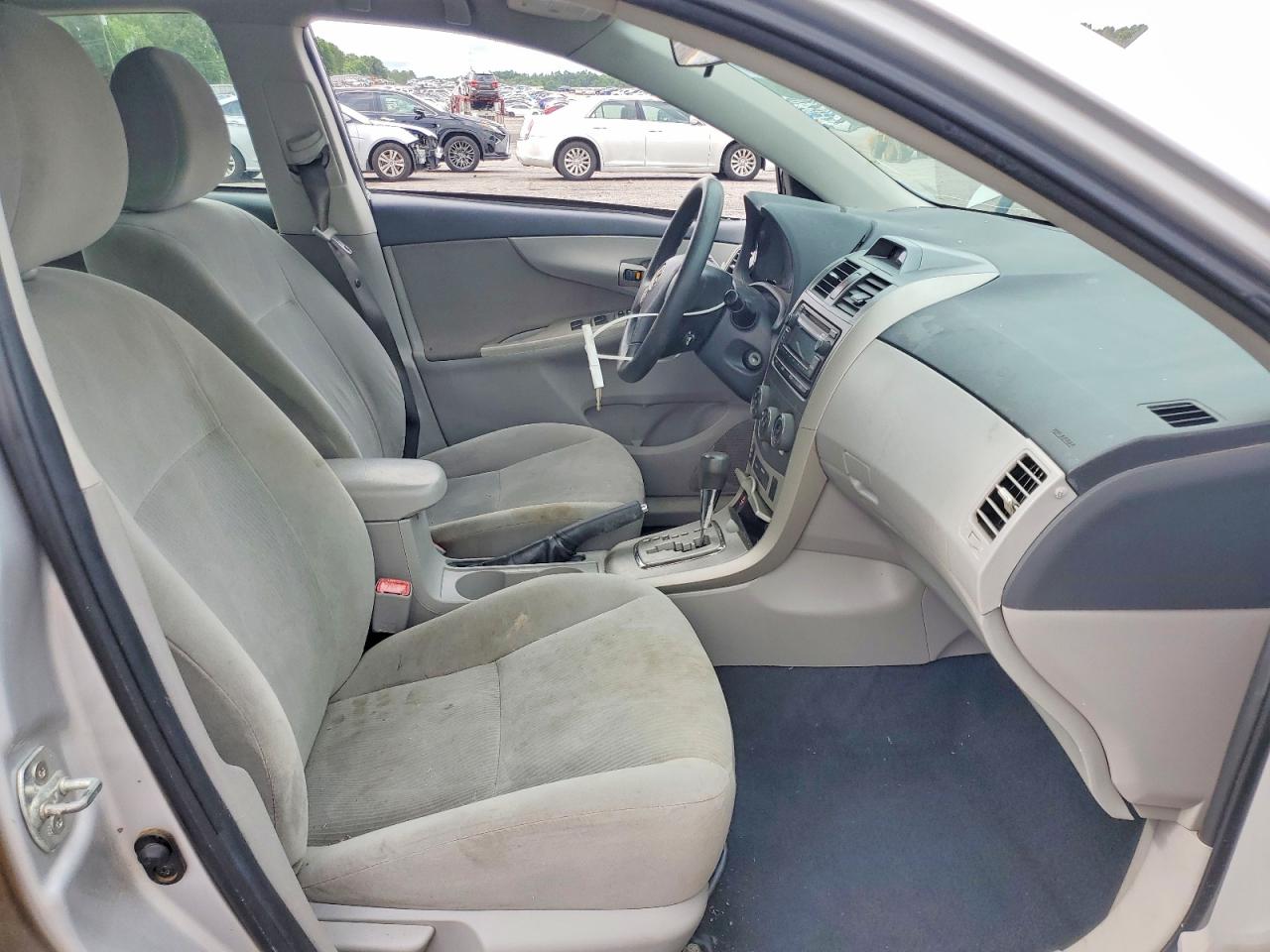 2012 TOYOTA COROLLA LE photo 7