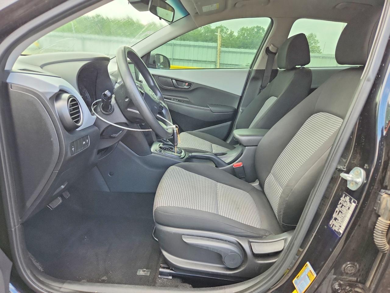 2020 HYUNDAI KONA SE photo 19