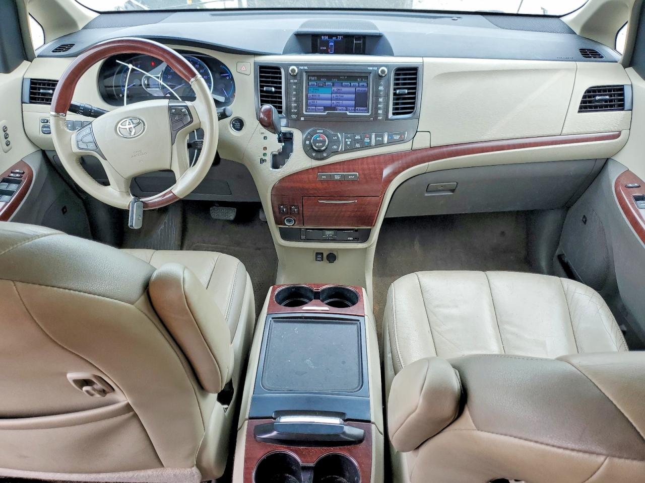 2014 TOYOTA SIENNA LIMITED 7-PASSENGER photo 8