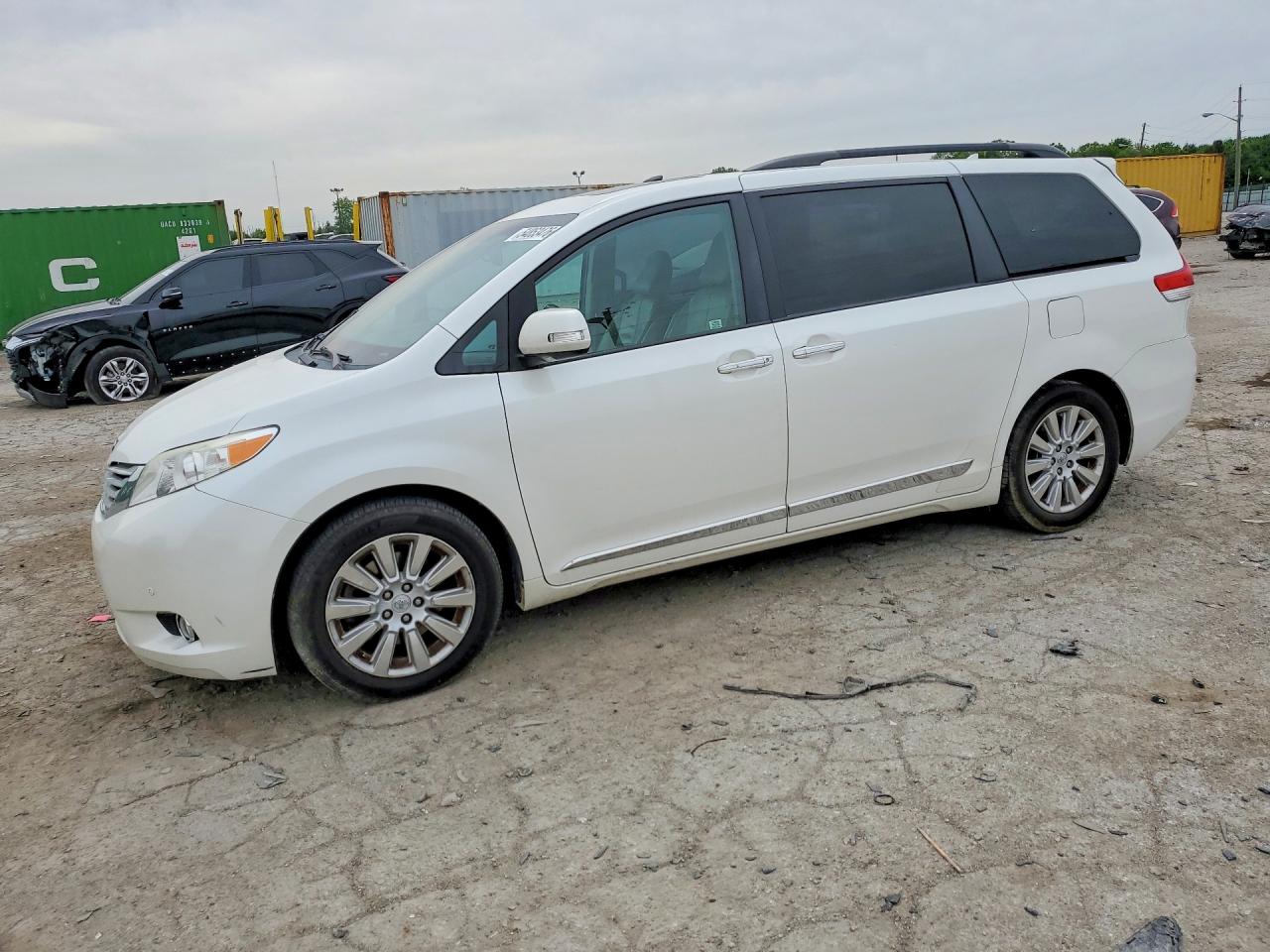 2014 TOYOTA SIENNA