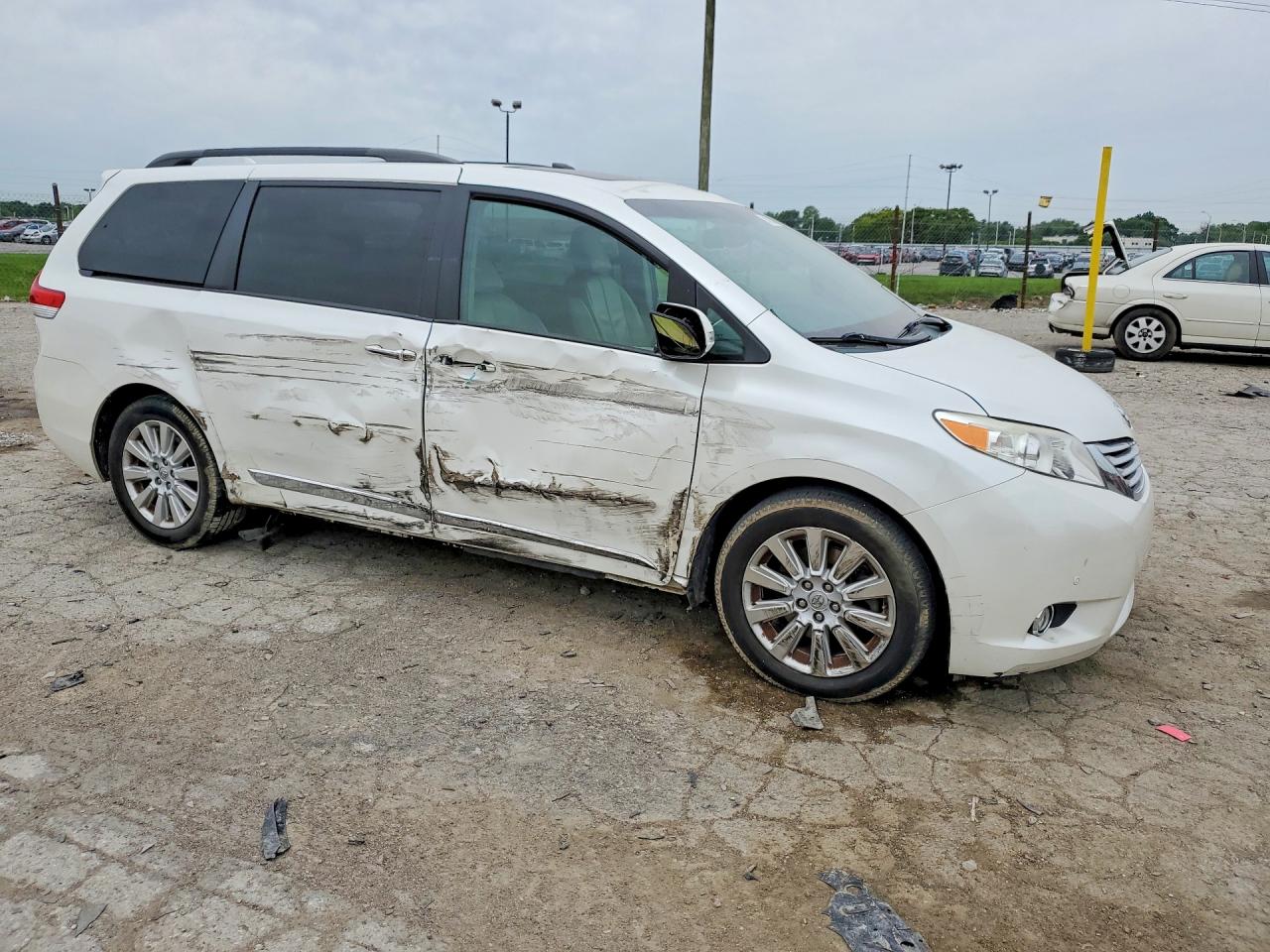 2014 TOYOTA SIENNA LIMITED 7-PASSENGER photo 4