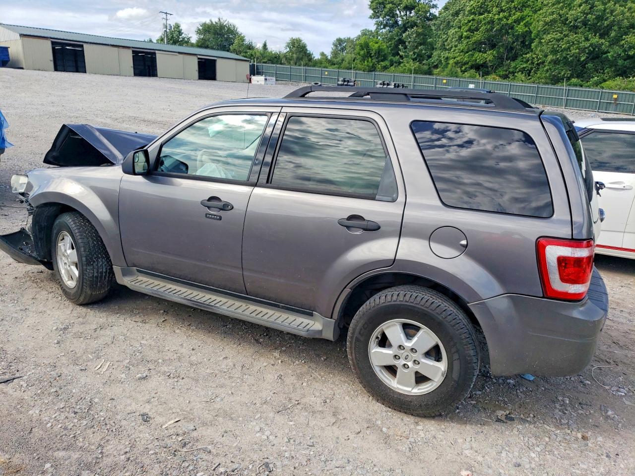 2010 FORD ESCAPE XLT photo 2