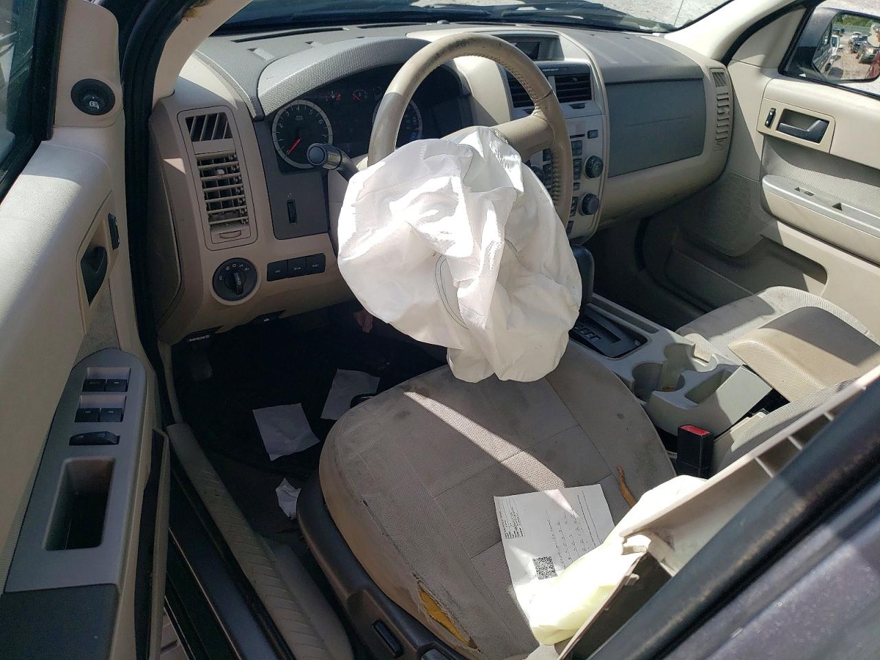 2010 FORD ESCAPE XLT photo 8