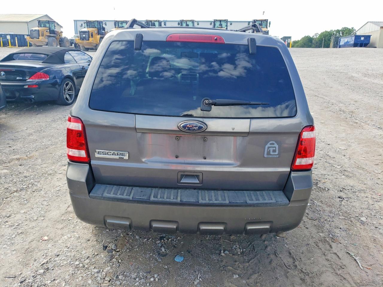 2010 FORD ESCAPE XLT photo 6
