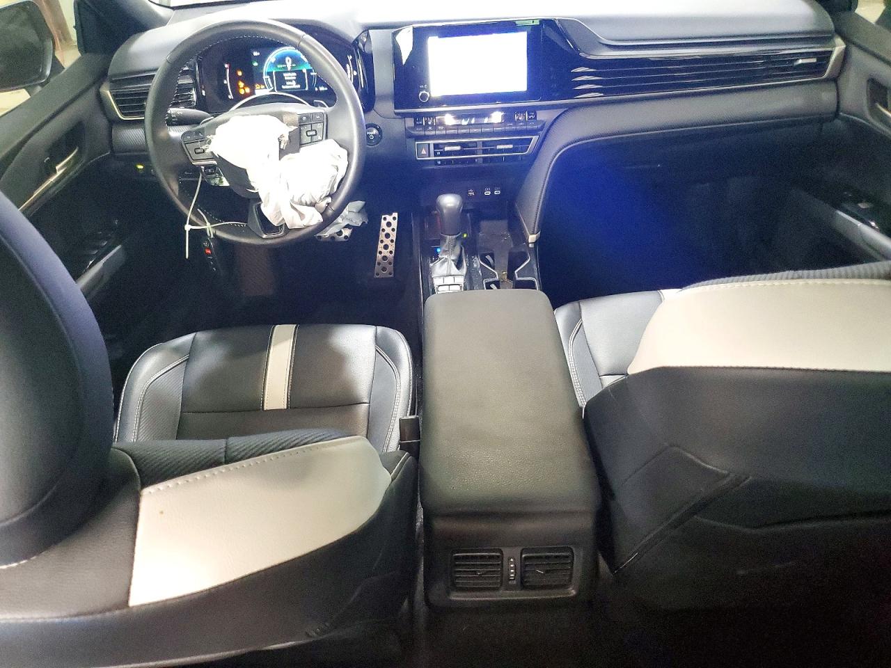 2025 TOYOTA CAMRY SE photo 8