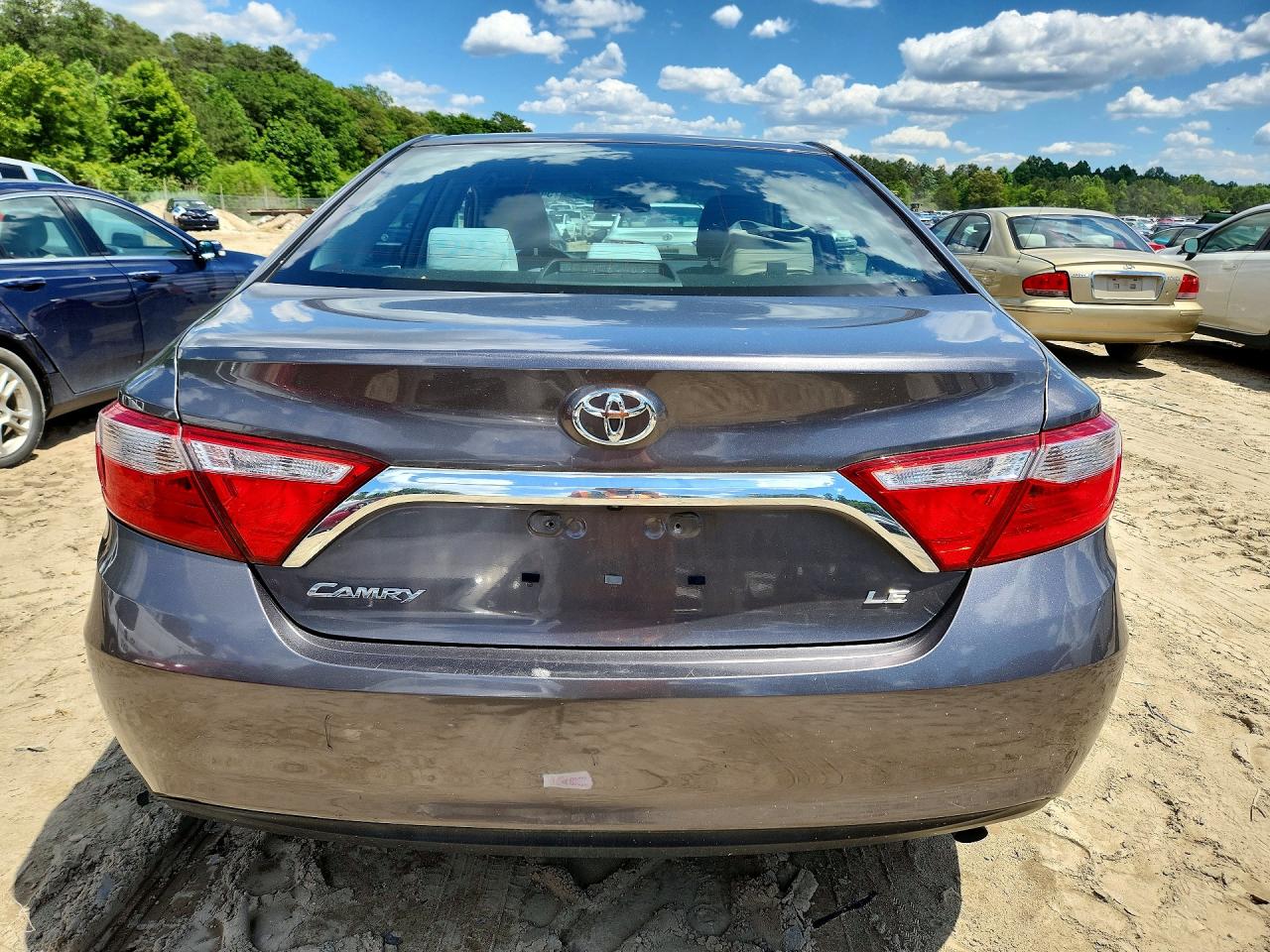 2016 TOYOTA CAMRY LE photo 11