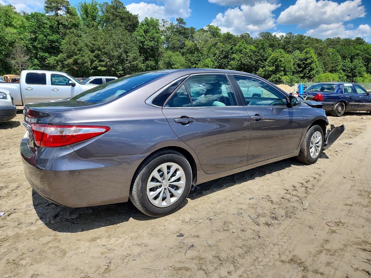 2016 TOYOTA CAMRY LE photo 5