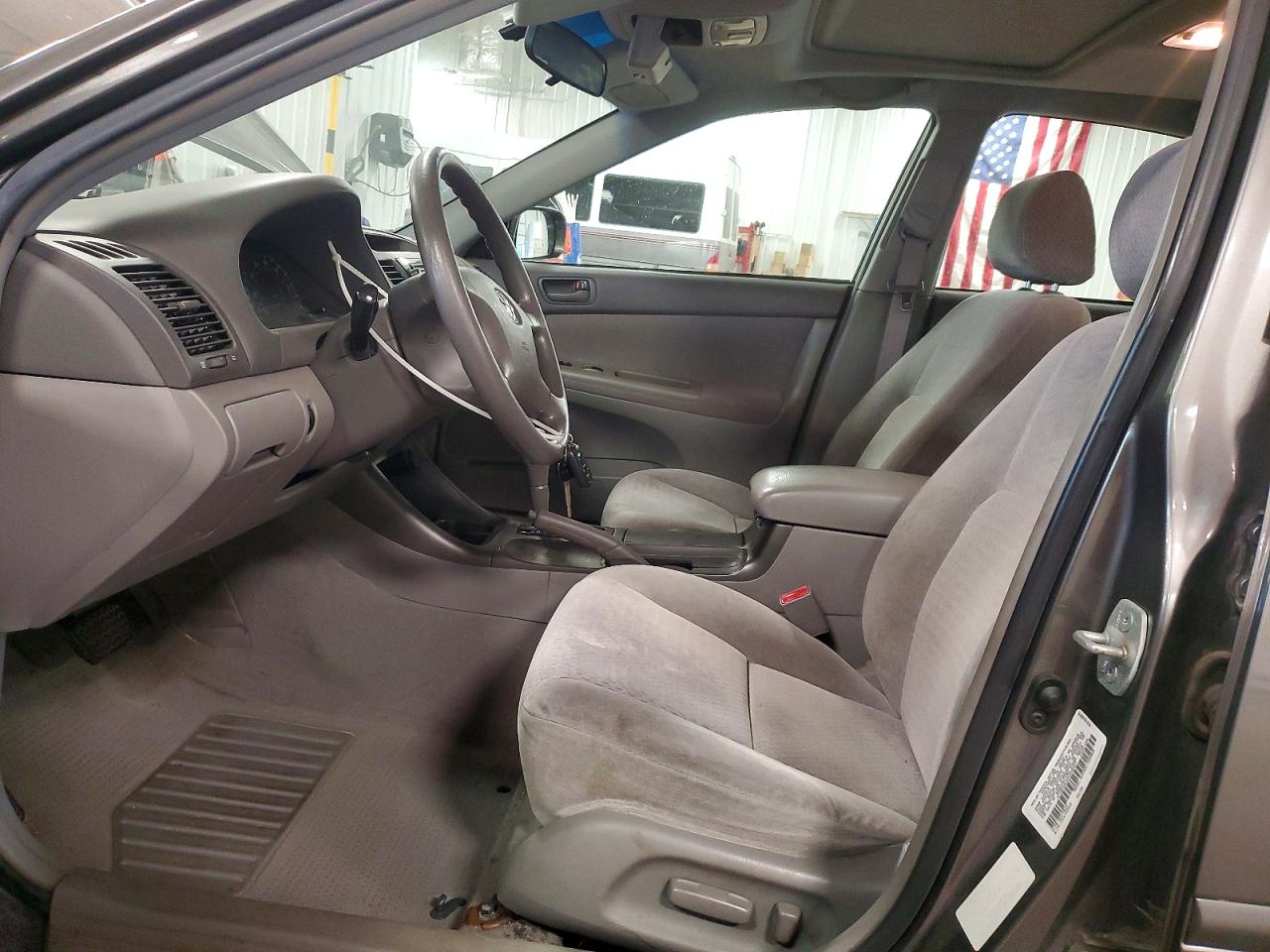 2002 TOYOTA CAMRY LE photo 13
