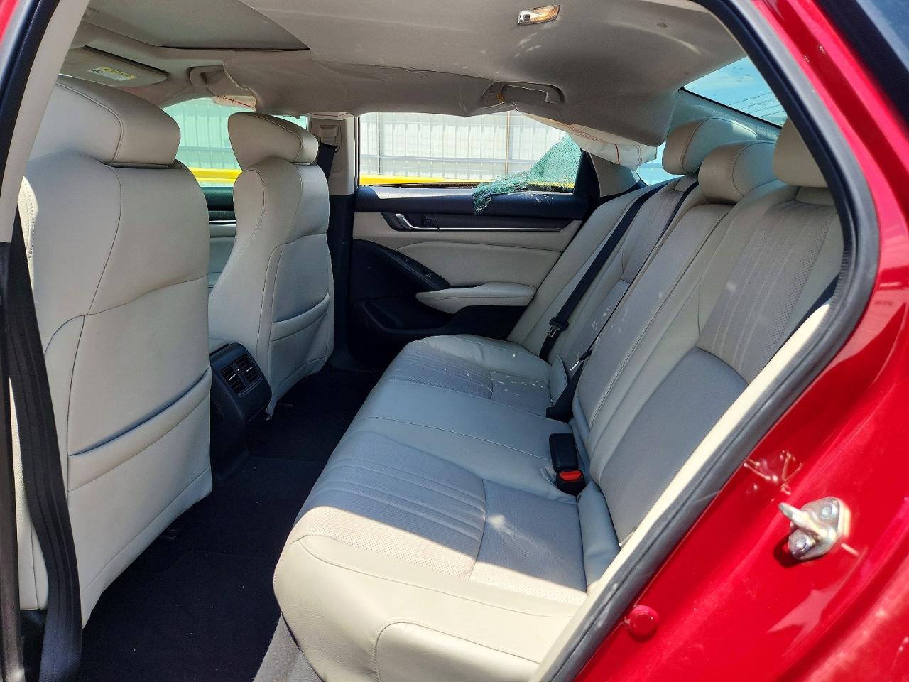 2018 HONDA ACCORD TOURING photo 19