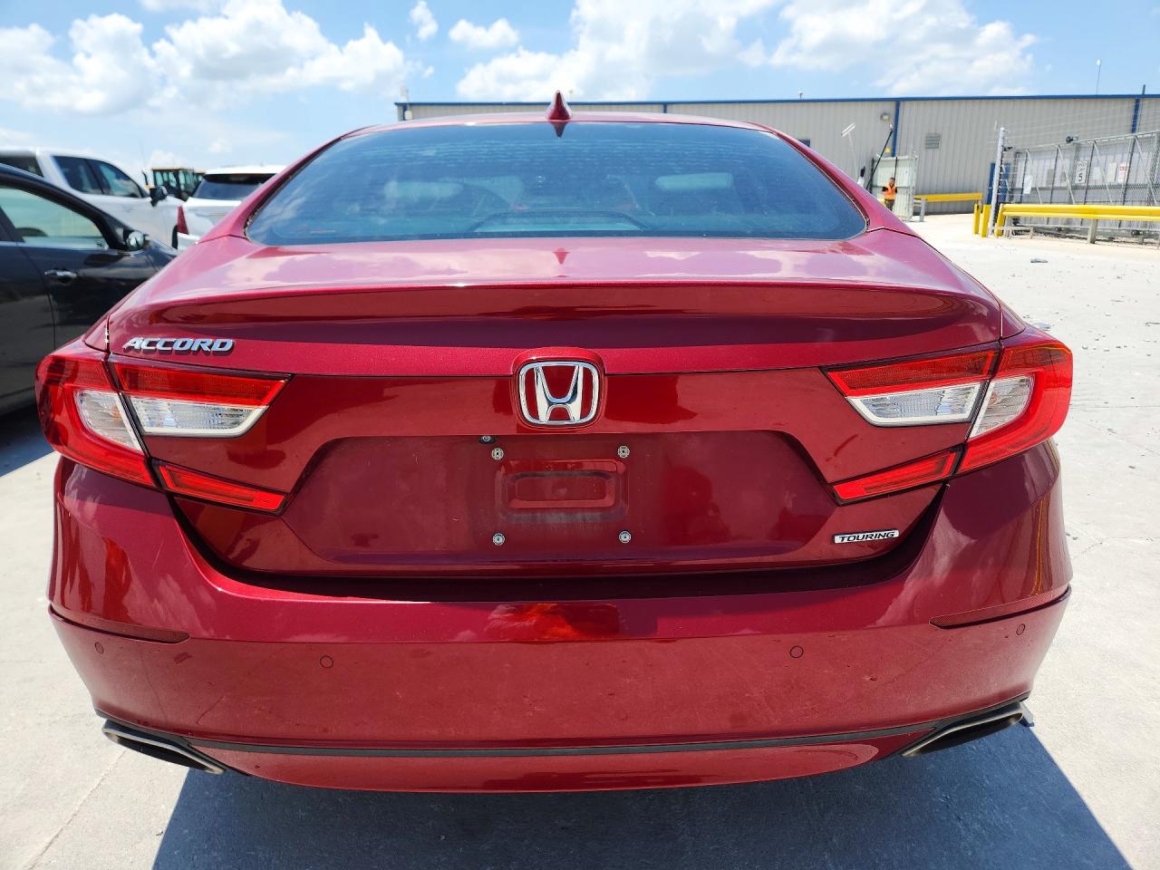 2018 HONDA ACCORD TOURING photo 11