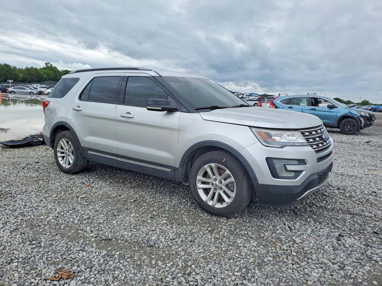 2017 FORD EXPLORER XLT photo 10