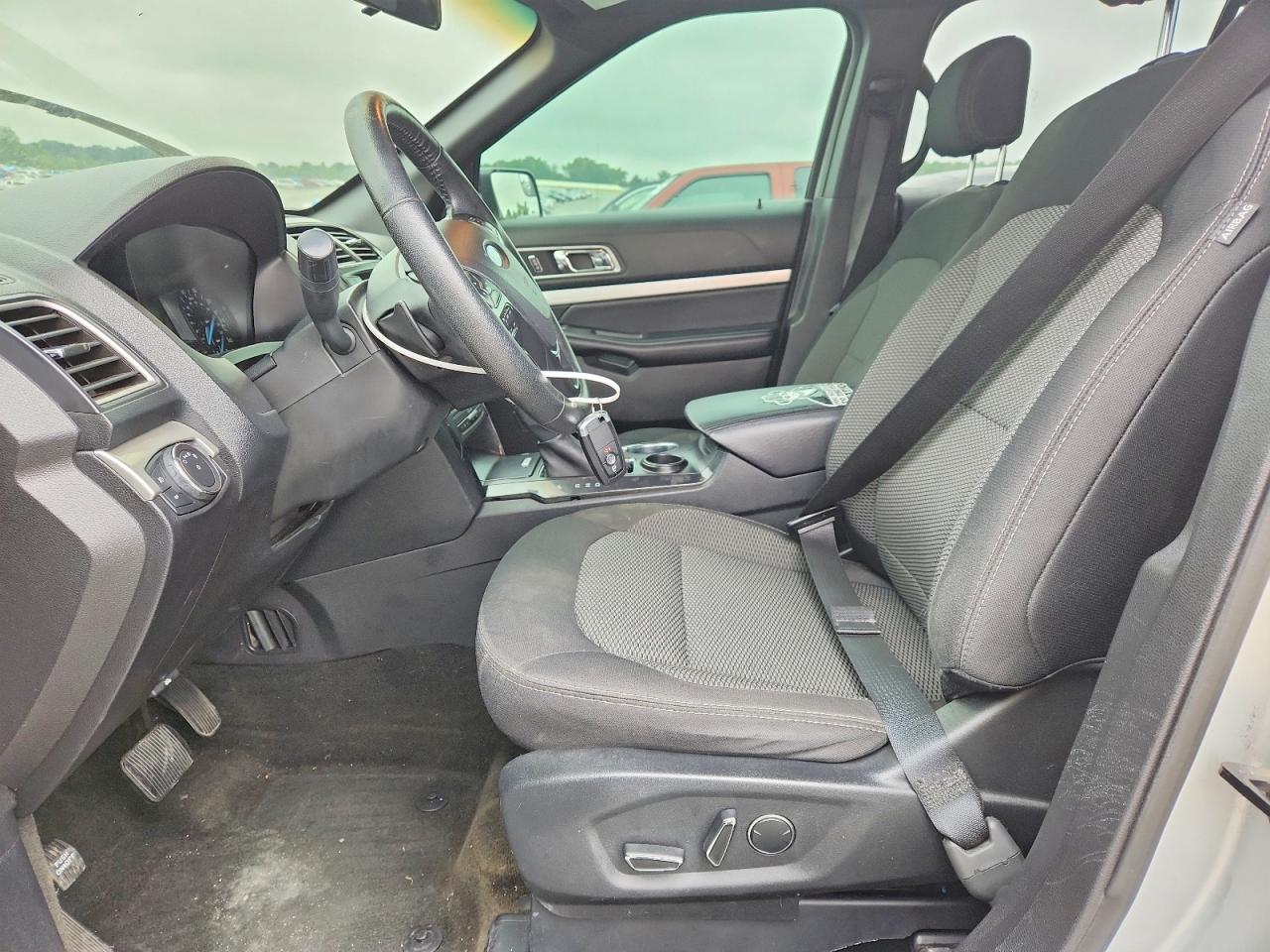 2017 FORD EXPLORER XLT photo 19