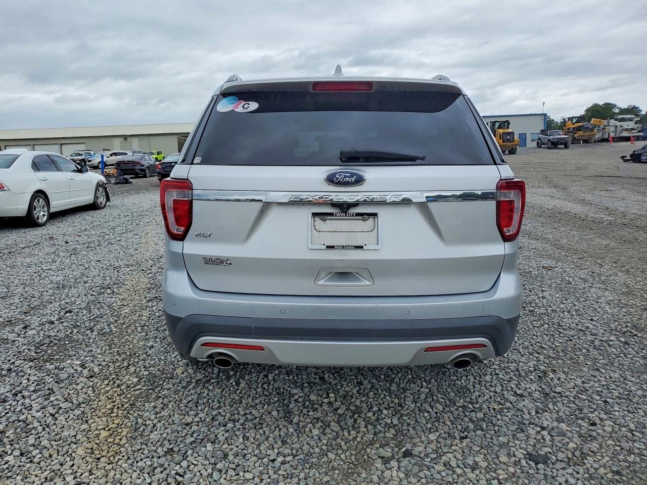 2017 FORD EXPLORER XLT photo 16