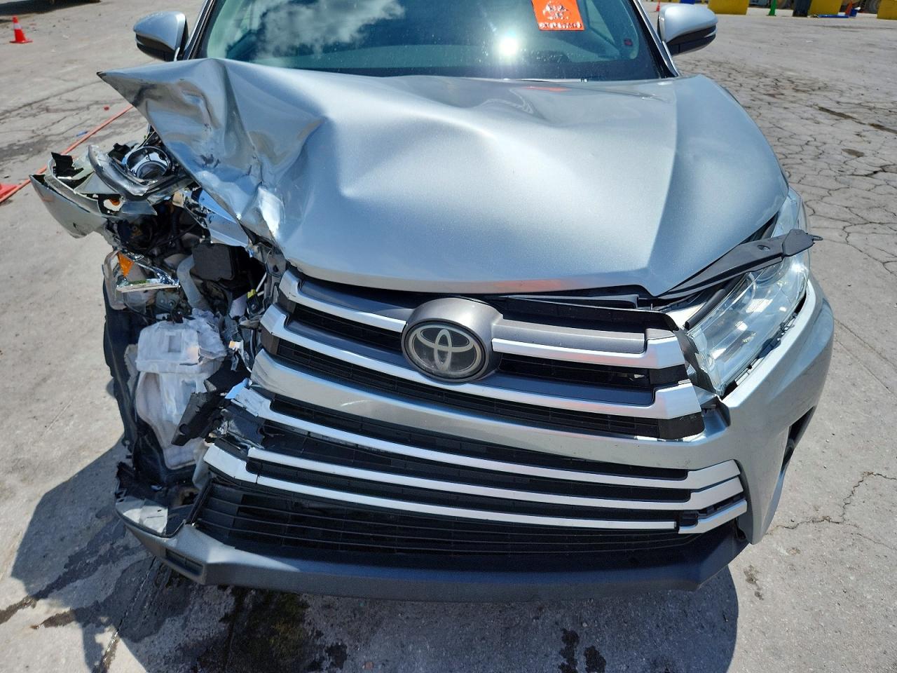 2018 TOYOTA HIGHLANDER XLE photo 23
