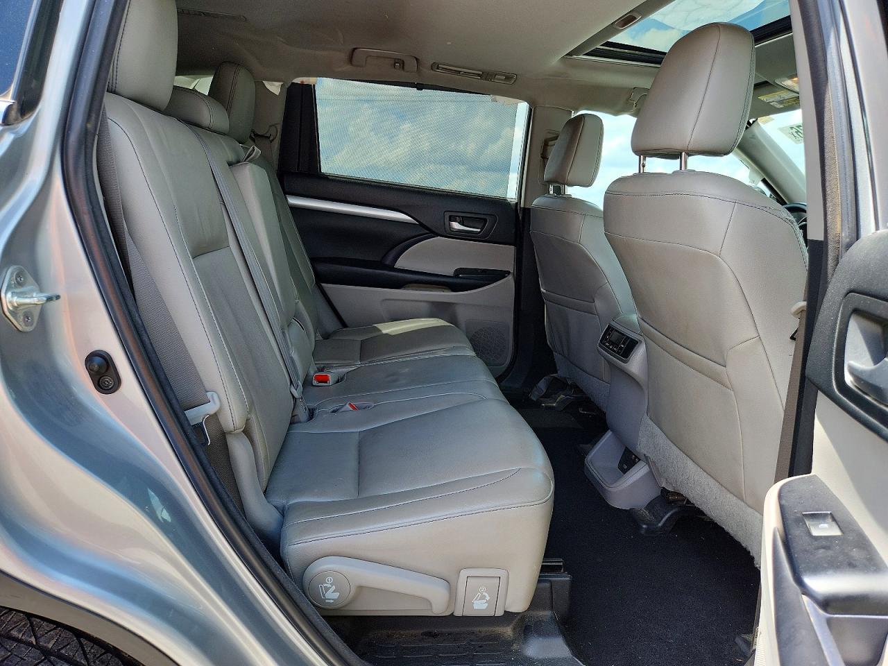 2018 TOYOTA HIGHLANDER XLE photo 21