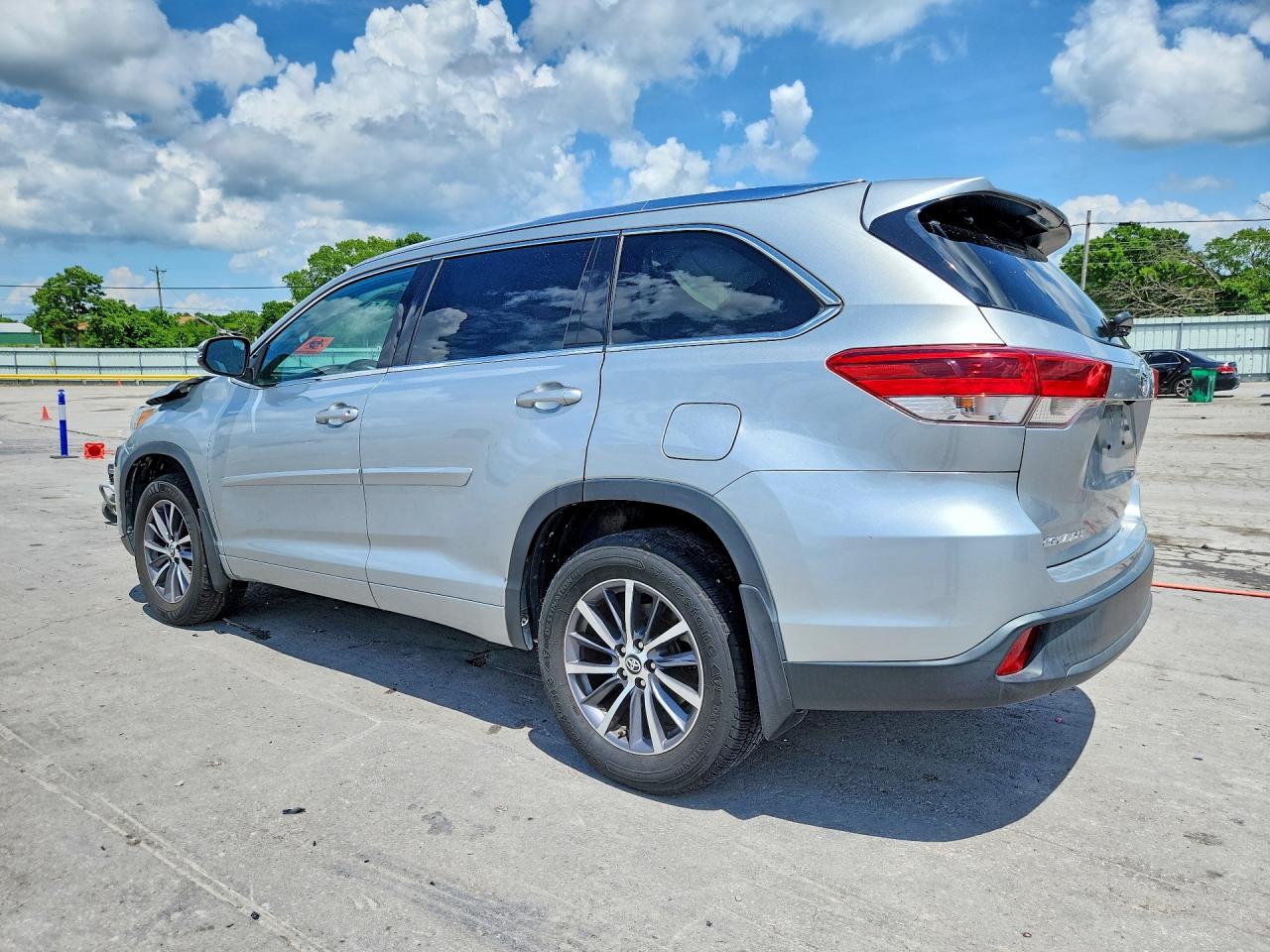 2018 TOYOTA HIGHLANDER XLE photo 3
