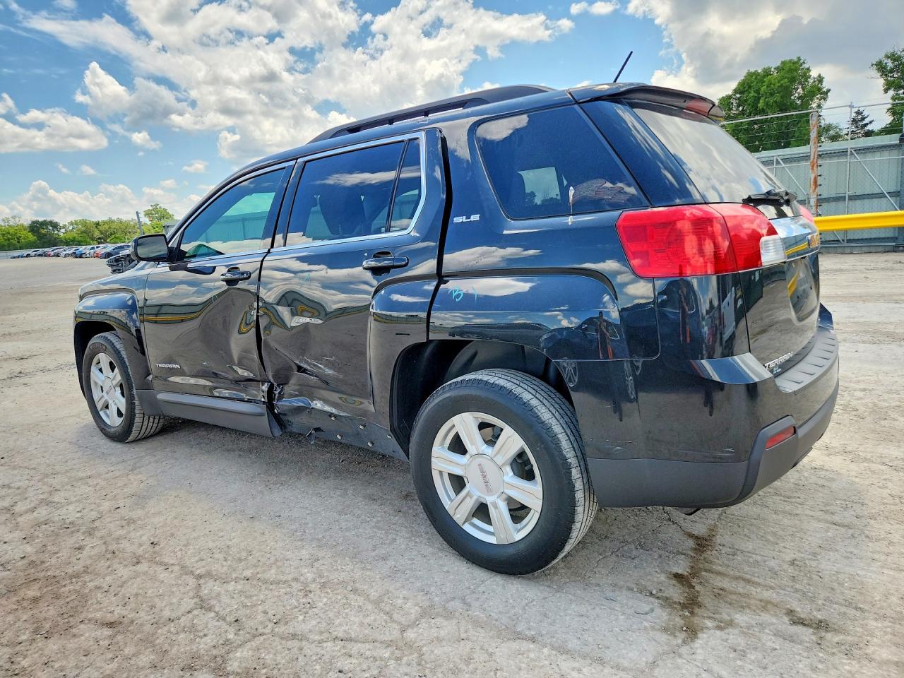 2015 GMC TERRAIN SLE photo 3