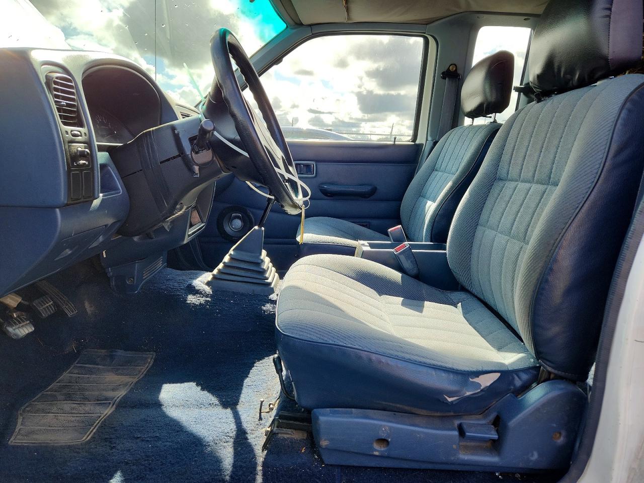 1995 NISSAN TRUCK KING CAB XE photo 19