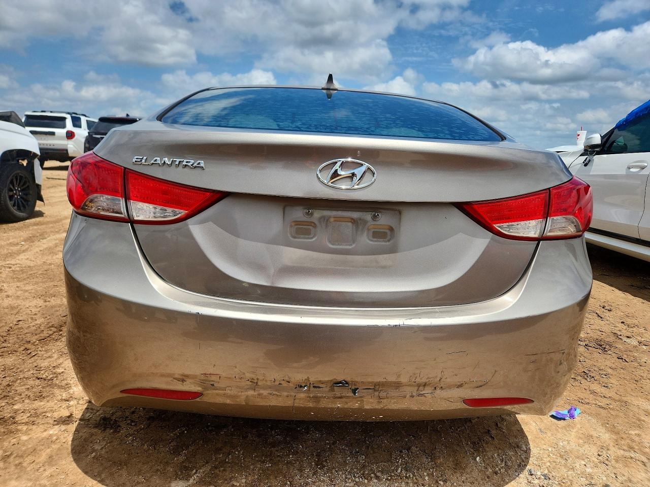 2013 HYUNDAI ELANTRA GLS photo 11
