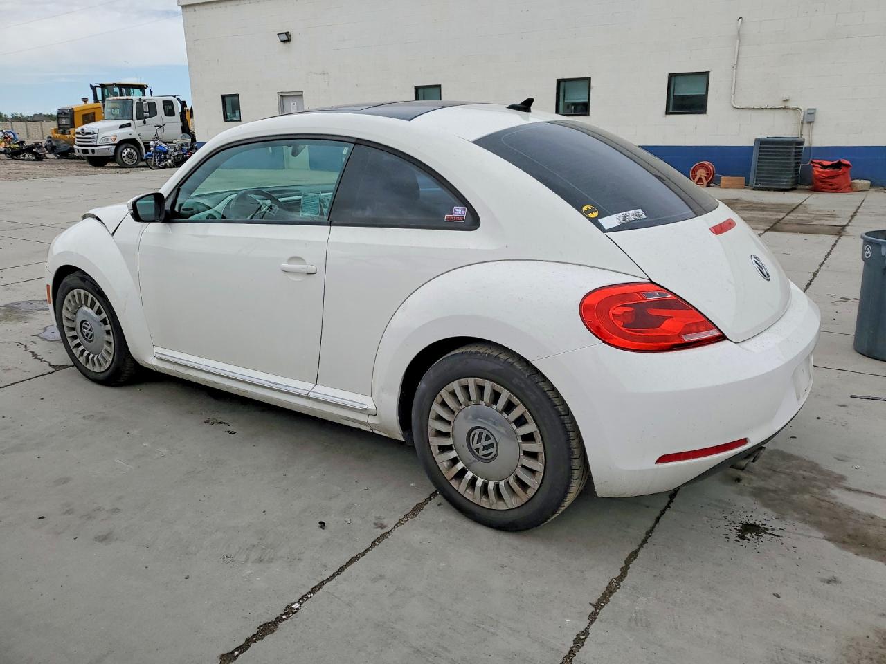 2014 VOLKSWAGEN BEETLE photo 3