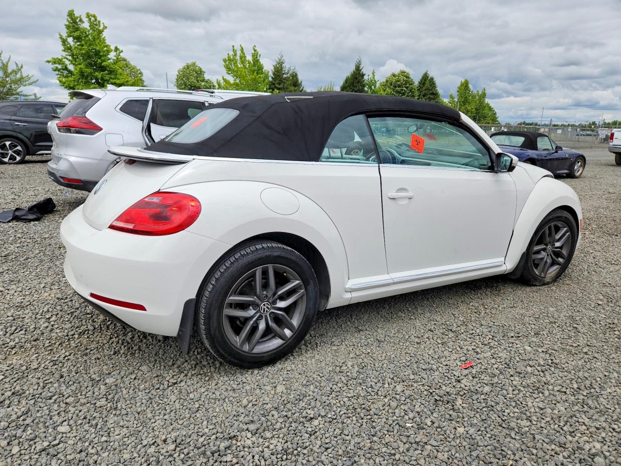 2013 VOLKSWAGEN BEETLE photo 7
