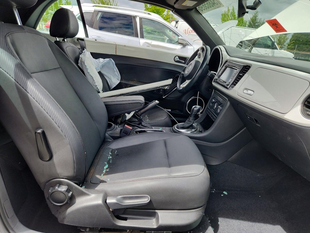 2013 VOLKSWAGEN BEETLE photo 19