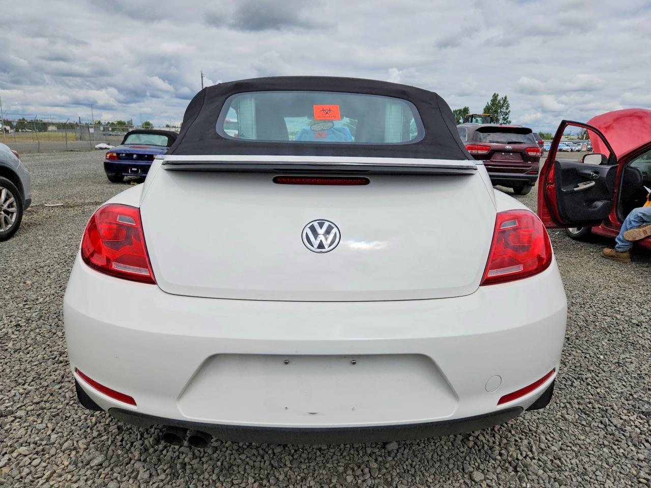 2013 VOLKSWAGEN BEETLE photo 16
