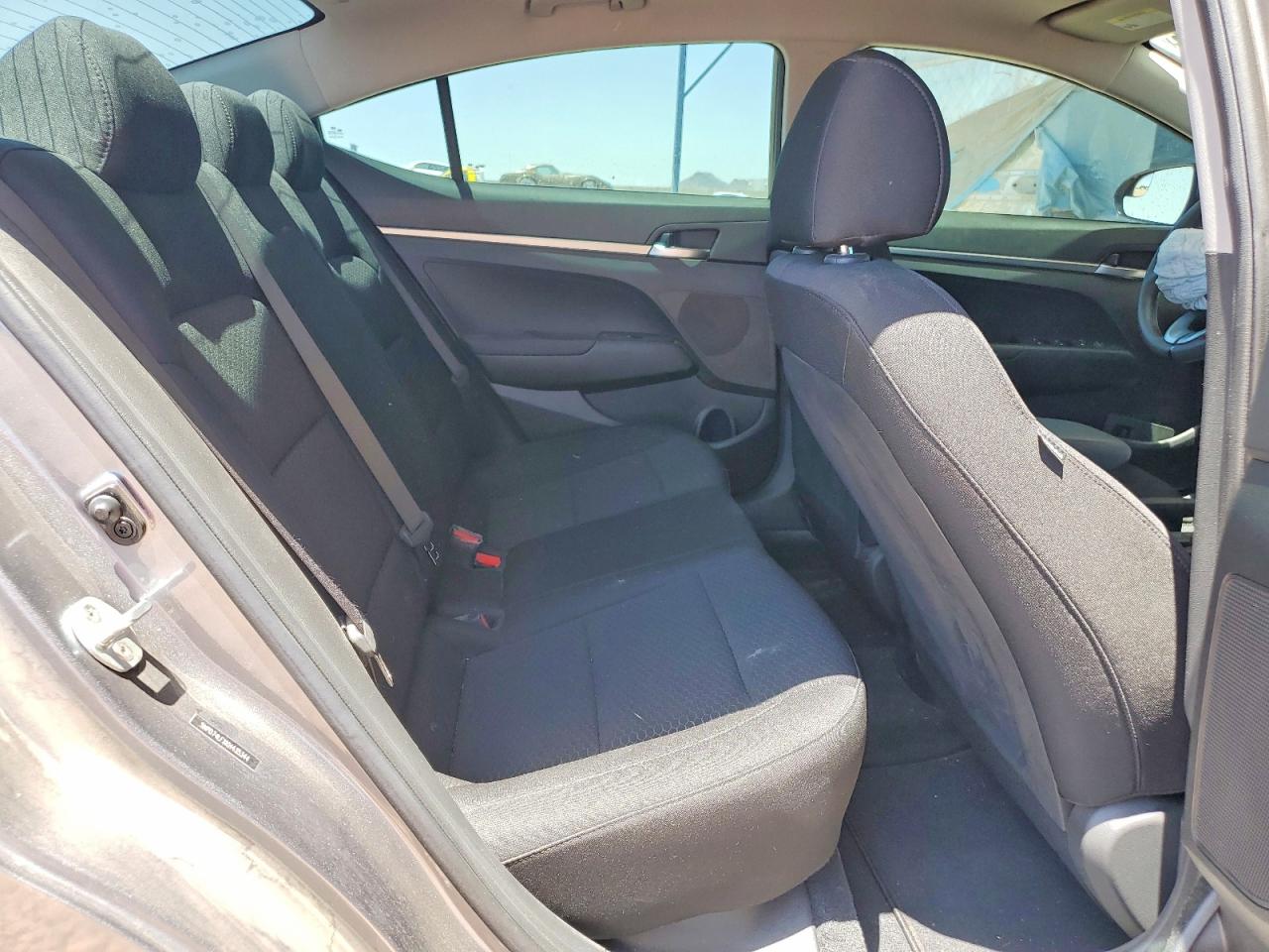 2019 HYUNDAI ELANTRA SE photo 10