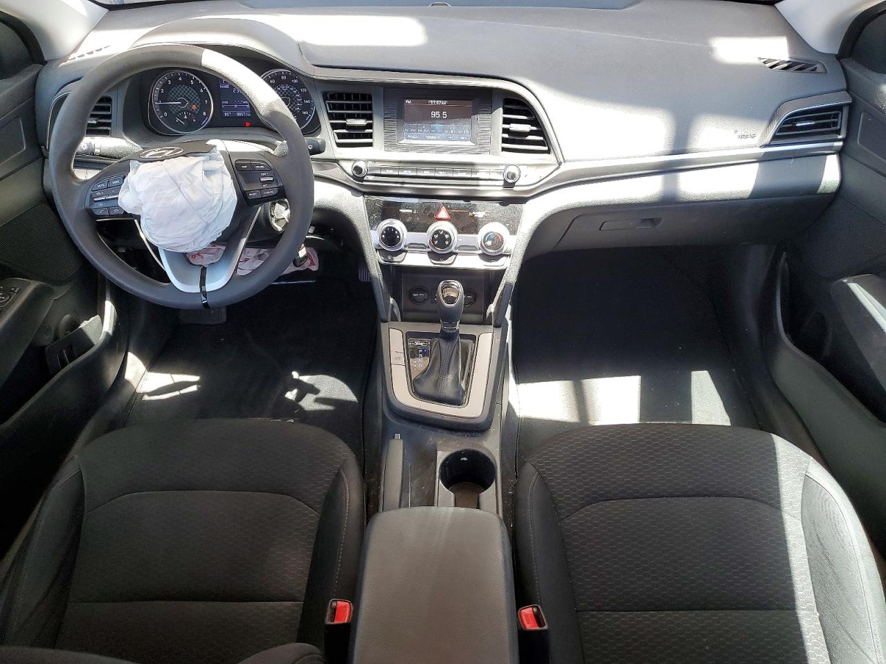 2019 HYUNDAI ELANTRA SE photo 8